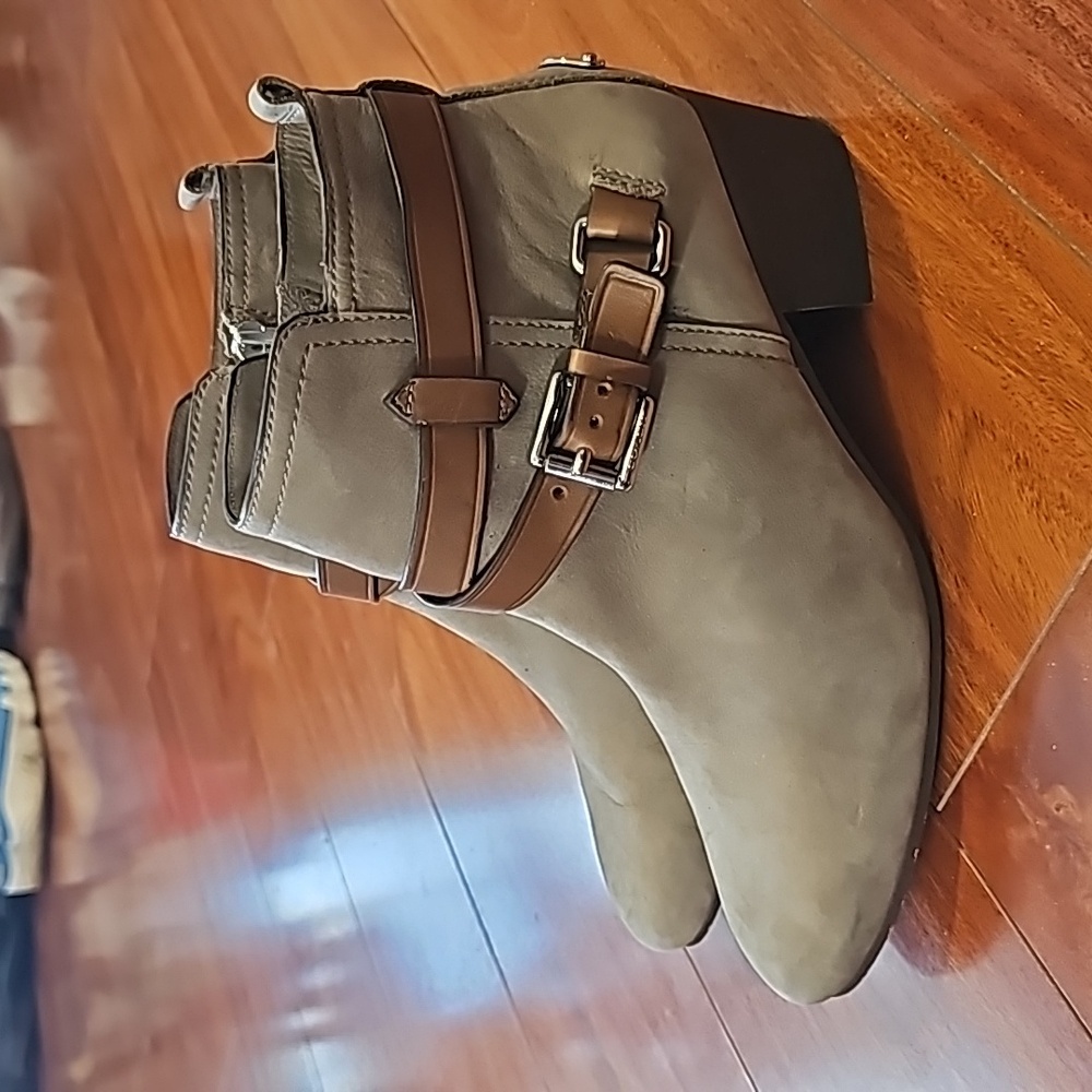 Coach Womens Light Gray Ankle Booties with Straps 2" Heel Sz 8B